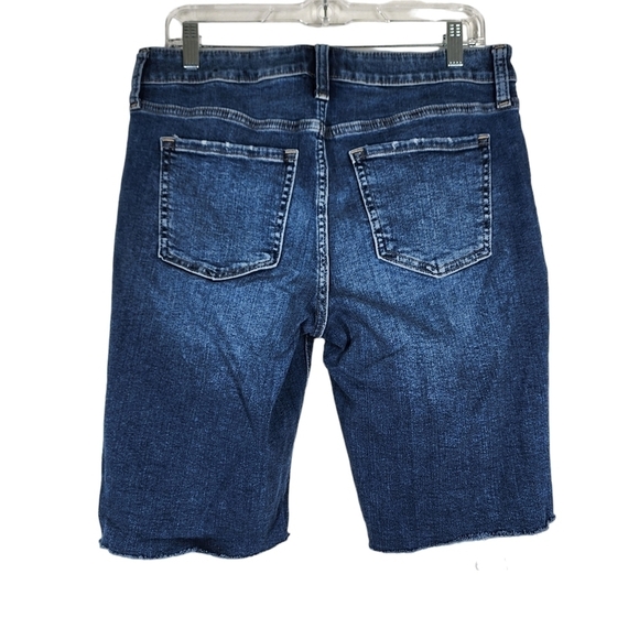 GAP 9" BERMUDA SHORTS - Picture 2 of 5